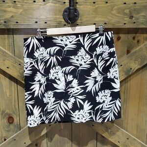 BLACK WHITE SKORTS STRETCH FLORAL TROPICAL GOLF SIZE LARGE MOVEMENT EXERCISE